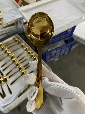 Macchine per ioni a vuoto Attrezzature per lo sputtering Metallo Acciaio inossidabile Vetro ceramico Rivestimento di finitura Oro PVD colorato