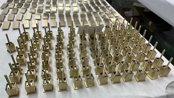 Macchine per rivestimento PVD decorativo di parti di macchine metalliche di piccole dimensioni
