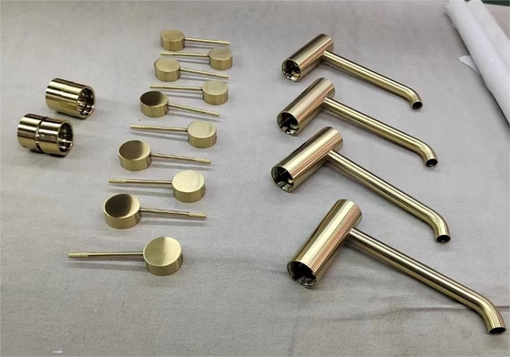 Apparecchiature per la metallizzazione a vuoto con tappo di plastica cosmetica di grande capacità