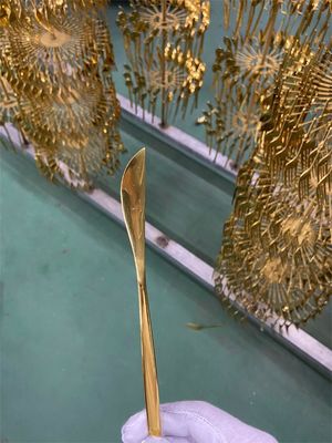 Macchina per rivestimento sottovuoto PVD a deposizione fisica da vapore multi-arco ionico per orologi e utensili