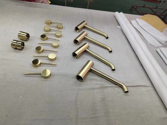Manico di porta cromato Gioielli Arredamento metallo argento dorato Arredamento da tavolo Car Logo Ruota Pvd Macchina di rivestimento a vuoto
