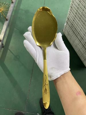 Macchina per rivestimento sottovuoto Made in China, attrezzatura per la produzione di vernice PVD color oro, macchina per il rivestimento di film PVD per acciaio inossidabile e ceramica