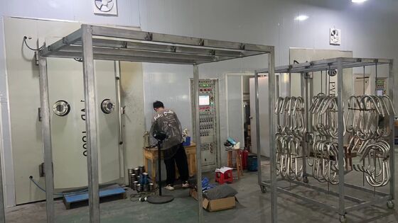 Macchina per rivestimento a vuoto PVD con rivestimento a specchio luminoso, forte adesione e sistema di controllo automatico completo