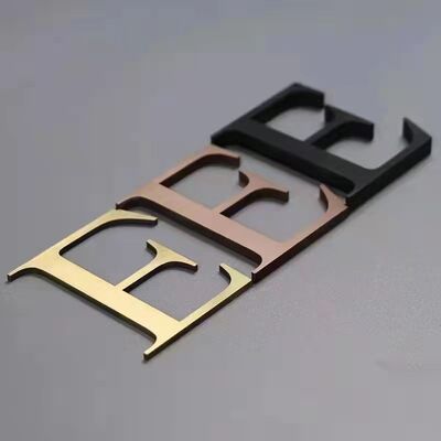 Macchina per rivestimento a vuoto PVD con rivestimento a specchio luminoso, forte adesione e sistema di controllo automatico completo