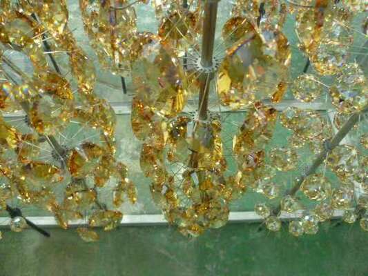 Pendenti per lampadari in vetro di cristallo rivestiti in PVD con elevata trasparenza e rifrazione scintillante per illuminazione di lusso