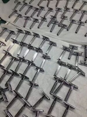 Apparecchiature di rivestimento PVD con rivestimento anticorrosione e sistema di controllo automatico completo per camera di vuoto su misura
