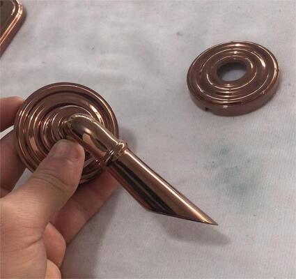 Apparecchiature di rivestimento a vuoto PVD per serrature di porte, rivestimento antirannatura e resistente agli graffi per l'hardware di sicurezza