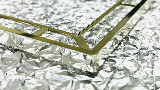 Sistema di rivestimento a vuoto a bassa temperatura per componenti in plastica con finiture decorative e rivestimento PVD anti-tarnish