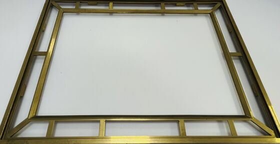 Sistema di rivestimento a vuoto a bassa temperatura per componenti in plastica con finiture decorative e rivestimento PVD anti-tarnish