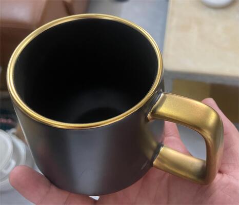 Macchina di rivestimento PVD full auto a colori brillanti per bicchieri in ceramica con standard di sicurezza alimentare