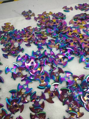 Macchina di rivestimento PVD multicolore con controllo automatico completo e camera in acciaio inossidabile per accessori hardware
