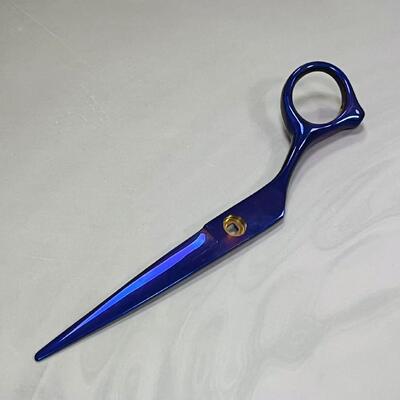 Macchina per placcatura PVD resistente all'usura con tecnologia di rivestimento uniforme e sistema di controllo completamente automatico per le forbici
