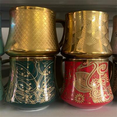 Il rivestimento in PVD pregiato porta uno scintillio metallico unico sulle superfici delle tazze in ceramica, arricchisce l'aspetto del prodotto e aggiunge un valore premium per la bevanda quotidiana e i set regalo