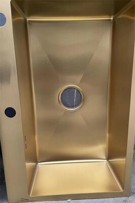 Macchina per rivestimento sottovuoto PVD con placcatura superficiale personalizzata per la struttura del lavello in acciaio inossidabile e lavello da cucina di fascia alta