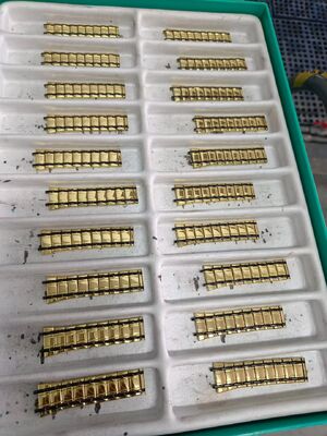Macchina di rivestimento sottovuoto multiarco personalizzata con controllo completamente automatico e volume della cavità personalizzato per hardware sanitario