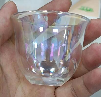 Macchina di rivestimento a vuoto PVD a bassa temperatura a camera media per il rivestimento di bicchieri di vetro con arcobaleno iridescente