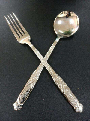Macchina di rivestimento a vuoto PVD per utensili da cucina / spugne / forchette / coltelli metallici
