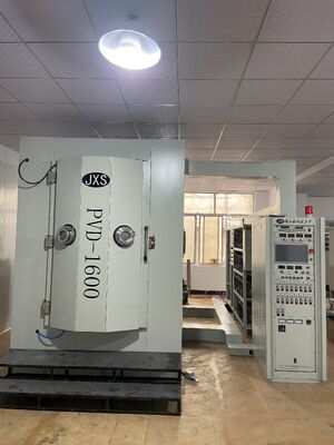 Macchina per rivestimento PVD completamente automatica Drinware con dimensioni della camera personalizzate e processo di rivestimento durevole per la produzione di tazze