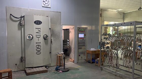 Un buon prezzo. Macchine di rivestimento PVD per ruote di auto Equipaggiamenti di rivestimento anti-ruggine per ruote in lega di alluminio e cerchi di moto in linea