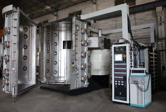 Un buon prezzo. Macchina per rivestimento PVD anti-appannamento con tecnologia di rivestimento duro e sistema di controllo completamente automatico per l'hardware della porta in linea