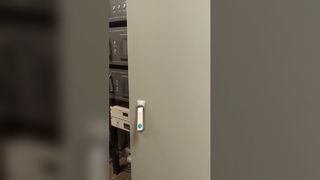 Macchina per rivestimento PVD compatta da 1000 × 1000 mm | Sistema di rivestimento sottovuoto a ingombro ridotto